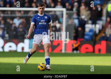 Cardiff, Großbritannien. Dezember 2025. Dylan Lawlor aus Cardiff City in Aktion. Cardiff City gegen Huddersfield Town im Cardiff City Stadium in Cardiff, Wales am Samstag, 6. Dezember 2025. Dieses Bild darf nur für redaktionelle Zwecke verwendet werden. Nur redaktionelle Verwendung, Bild von Andrew Orchard//Alamy Live News Stockfoto