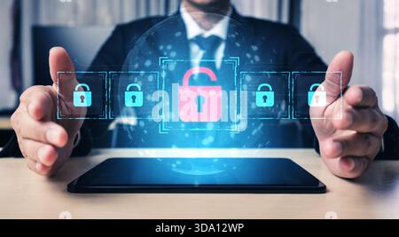 Digitales Sicherheitskonzept, das einen Cybersicherheitsverstoß veranschaulicht, mit einem roten, freigeschalteten Vorhängeschloss, das die Datensicherheit in sicheren Systemen anzeigt Stockfoto