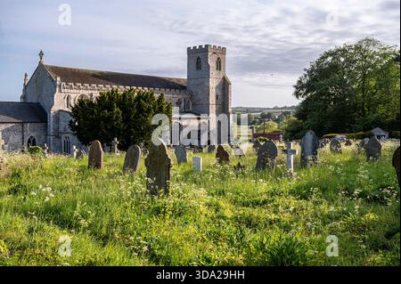 Cley Church, Cley Churchyard, St. Margaret's Church, keine Leute, Sommerzeit, Stockfoto