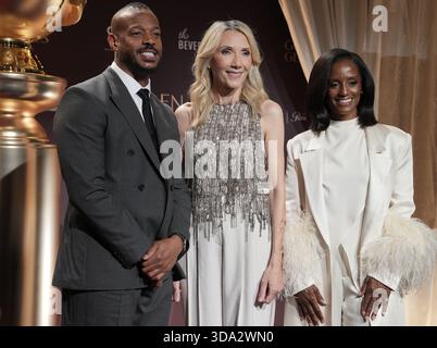 Los Angeles, USA. Dezember 2025. (L-R) Marlon Wayans, Helen Hoehne und Skye P. Marshall bei der 83. Jährlichen Golden Globes Nominierung im Beverly Hilton in Beverly Hills, KALIFORNIEN am Montag, 8. Dezember 2025. (Foto: Sthanlee B. Mirador/SIPA USA) Credit: SIPA USA/Alamy Live News Stockfoto