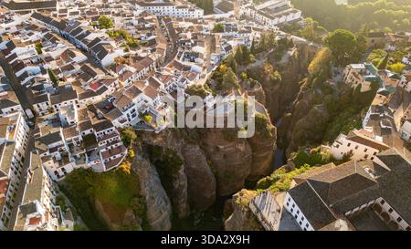 Luftaufnahme der Landschaft und der Gebäude von Ronda, Andalusien, Spanien, Europa Stockfoto