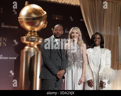 Los Angeles, USA. Dezember 2025. (L-R) Marlon Wayans, Helen Hoehne und Skye P. Marshall bei der 83. Jährlichen Golden Globes Nominierung im Beverly Hilton in Beverly Hills, KALIFORNIEN am Montag, 8. Dezember 2025. (Foto: Sthanlee B. Mirador/SIPA USA) Credit: SIPA USA/Alamy Live News Stockfoto