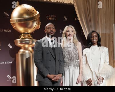 (L-R) Marlon Wayans, Helen Hoehne und Skye P. Marshall bei der 83. Jährlichen Golden Globes Nominierung im Beverly Hilton in Beverly Hills, KALIFORNIEN am Montag, 8. Dezember 2025. (Foto: Sthanlee B. Mirador/SIPA USA) Stockfoto