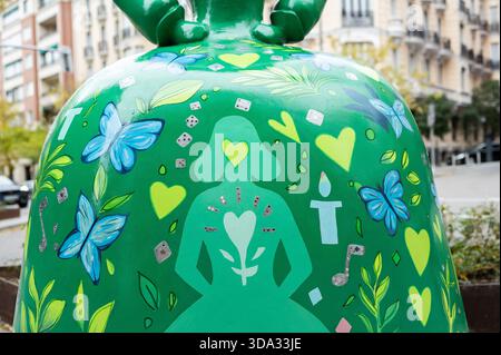Madrid, Spanien. Dezember 2025. Eine Skulptur in Form der Figuren des Malers Velázquez Las Menina ist während der Ausstellung der Galerie Meninas Madrid zu sehen. Quelle: SOPA Images Limited/Alamy Live News Stockfoto