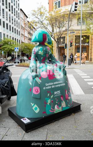 Madrid, Spanien. Dezember 2025. Eine Skulptur in Form der Figuren des Malers Velázquez Las Menina ist während der Ausstellung der Galerie Meninas Madrid zu sehen. Quelle: SOPA Images Limited/Alamy Live News Stockfoto