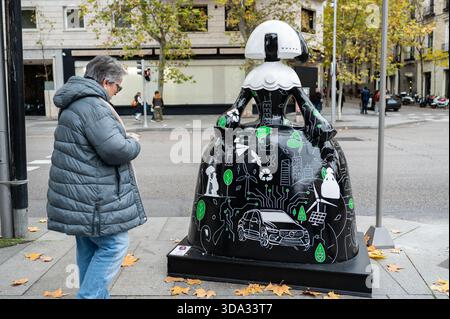 Madrid, Spanien. Dezember 2025. Eine Skulptur in Form der Figuren des Malers Velázquez Las Menina ist während der Ausstellung der Galerie Meninas Madrid zu sehen. Quelle: SOPA Images Limited/Alamy Live News Stockfoto