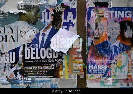 Marseille, Frankreich. Dezember 2025. Vandalisationsposter von Sébastien Delogu, Kandidat für La France Insoumise bei den Kommunalwahlen die Kommunalwahlen 2026 werden am 15. Und 22. März 2026 stattfinden. (Foto: Gerard Bottino/SOPA Images/SIPA USA) Credit: SIPA USA/Alamy Live News Stockfoto