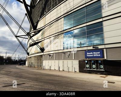 Manchester, Großbritannien - 16. November 2025: Außenansicht des South Stand Ticketbüros im City of Manchester Stadium, Manchester. Stockfoto