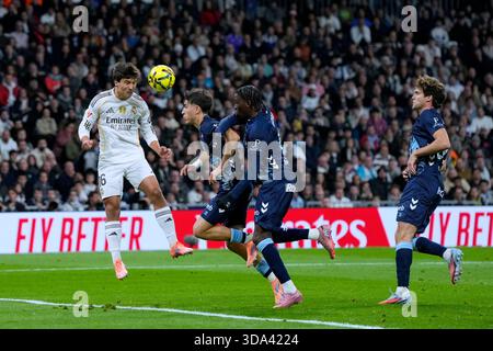 Madrid, Spanien. Dezember 2025. Während des La Liga EA Sports Matches zwischen Real Madrid CF und RC Celta spielte am 7. Dezember 2025 im Santiago Bernabeu Stadion in Madrid. (Foto: Cesar Cebolla/PRESSIN) Credit: PRESSINPHOTO SPORTS AGENCY/Alamy Live News Stockfoto