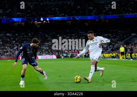 Madrid, Spanien. Dezember 2025. Während des La Liga EA Sports Matches zwischen Real Madrid CF und RC Celta spielte am 7. Dezember 2025 im Santiago Bernabeu Stadion in Madrid. (Foto: Cesar Cebolla/PRESSIN) Credit: PRESSINPHOTO SPORTS AGENCY/Alamy Live News Stockfoto