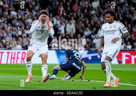 Madrid, Spanien. Dezember 2025. Während des La Liga EA Sports Matches zwischen Real Madrid CF und RC Celta spielte am 7. Dezember 2025 im Santiago Bernabeu Stadion in Madrid. (Foto: Cesar Cebolla/PRESSIN) Credit: PRESSINPHOTO SPORTS AGENCY/Alamy Live News Stockfoto