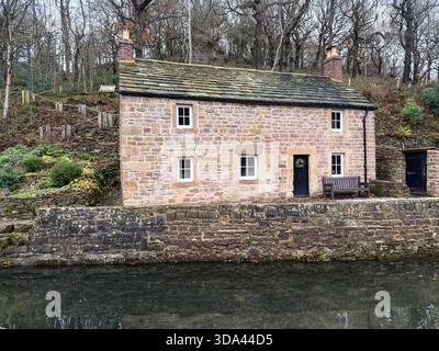 Restauriertes Aquaduct Cottage in Whatstandwell am Cromford Canal in der Nähe von High Peak Junction und Leawood Pump House Derbyshire.England. UK Stockfoto