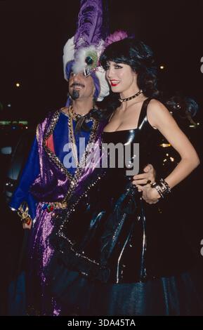 Heidi Klum und Ehemann Ric Pipino bei Heidi Klums Halloween Party im Hudson Hotel in New York City am 31. Oktober 2000. Foto: Henry McGee/MediaPunch Stockfoto
