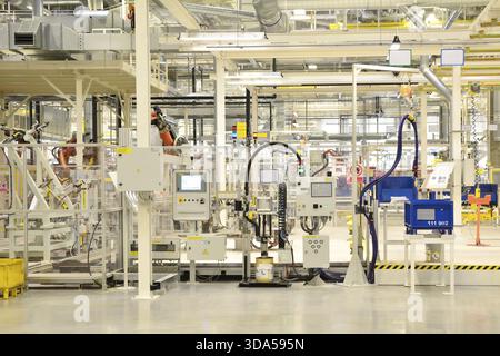 Teil des Schweißens in eine große neue Automobilfabrik Stockfoto