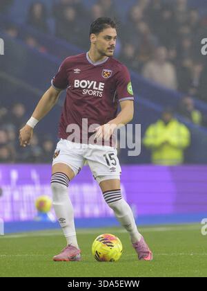 Brighton, Großbritannien. Dezember 2025. Brighton, England, 7. Dezember 2025: Konstantinos Mavropanos von West Ham United während des Premier League-Spiels zwischen Brighton und West Ham im American Express/Amex Stadium. (Foto von David Horton/Sports Press Photo) Credit: SPP Sport Press Photo. /Alamy Live News Stockfoto