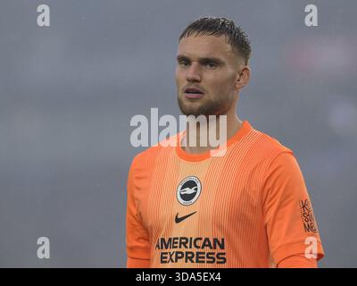 Brighton, Großbritannien. Dezember 2025. Brighton, England, 7. Dezember 2025: Brighton & Hove Albion's Bart Verbruggen während des Premier League-Spiels zwischen Brighton und West Ham im American Express/Amex Stadium. (Foto von David Horton/Sports Press Photo) Credit: SPP Sport Press Photo. /Alamy Live News Stockfoto