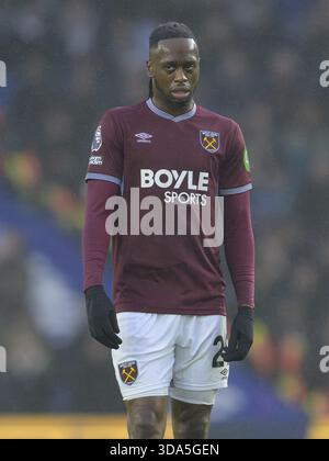 Brighton, Großbritannien. Dezember 2025. Brighton, England, 7. Dezember 2025: Aaron Wan-Bissaka von West Ham United während des Premier League-Spiels zwischen Brighton und West Ham im American Express/Amex Stadium. (Foto von David Horton/Sports Press Photo) Credit: SPP Sport Press Photo. /Alamy Live News Stockfoto