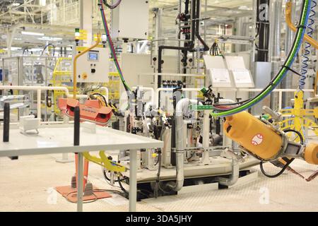 Teil des Schweißens in eine große neue Automobilfabrik Stockfoto