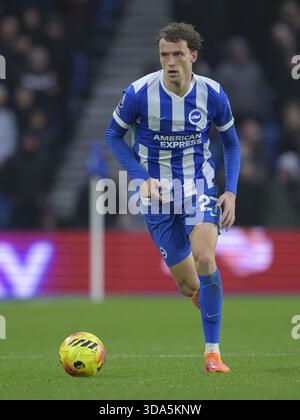 Brighton, Großbritannien. Dezember 2025. Brighton, England, 7. Dezember 2025: Brighton & Hove Albions Mats Wieffer während des Premier League-Spiels zwischen Brighton und West Ham im American Express/Amex Stadium. (Foto von David Horton/Sports Press Photo) Credit: SPP Sport Press Photo. /Alamy Live News Stockfoto