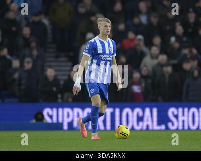 Brighton, Großbritannien. Dezember 2025. Brighton, England, 7. Dezember 2025: Jan Paul van Hecke von Brighton & Hove Albion während des Premier League-Spiels zwischen Brighton und West Ham im American Express/Amex Stadium. (Foto von David Horton/Sports Press Photo) Credit: SPP Sport Press Photo. /Alamy Live News Stockfoto
