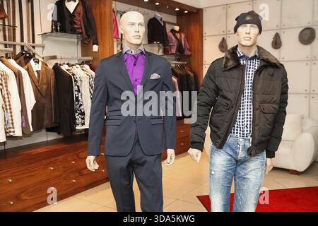Johannesburg, Südafrika - 27. April 2011: Einrichtung eines Up-Market Männer Mode Bekleidung Einzelhandel Stockfoto
