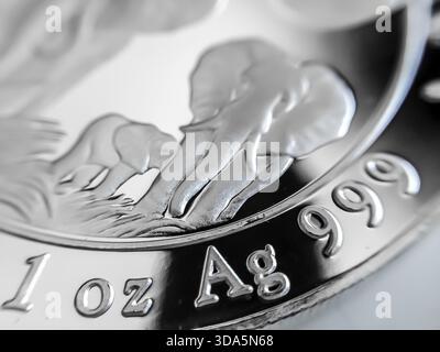 Makro Nahaufnahme eines 999% Silberbarren Münze als Geld Stockfoto