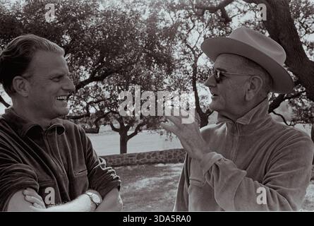 L-R: Reverend Billy Graham, Präsident Lyndon B. Johnson auf der LBJ Ranch Stockfoto