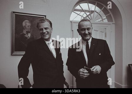 L-R: Reverend Billy Graham, Präsident Lyndon B. Johnson Stockfoto