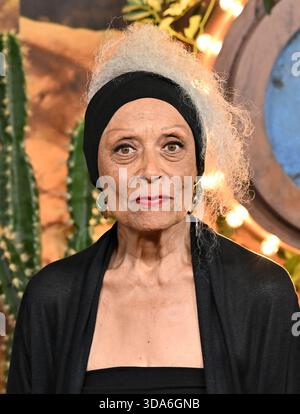 Los Angeles, USA. Dezember 2025. Edythe Jason kommt zu Amazon Prime Video’s „Fallout“-Premiere, die am 8. Dezember 2025 im Academy Museum of Motion Pictures in Los Angeles stattfand. © Starbuck/AFF-USA.COM Credit: AFF/Alamy Live News Stockfoto