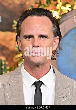 Los Angeles, USA. Dezember 2025. Walton Goggins kommt bei Amazon Prime Video’s Premiere „Fallout'“ Staffel 2, die am 8. Dezember 2025 im Academy Museum of Motion Pictures in Los Angeles stattfand. © Starbuck/AFF-USA.COM Credit: AFF/Alamy Live News Stockfoto