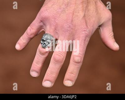 Los Angeles, USA. Dezember 2025. Walton Goggins kommt bei Amazon Prime Video’s Premiere „Fallout'“ Staffel 2, die am 8. Dezember 2025 im Academy Museum of Motion Pictures in Los Angeles stattfand. © Starbuck/AFF-USA.COM Credit: AFF/Alamy Live News Stockfoto