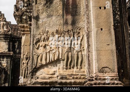 Kulturerbe Thema mit wunderschöner Handwerkskunst von historischen Sandsteinschnitzereien mythologischer Frauenfiguren an einem berühmten Touristenziel Stockfoto