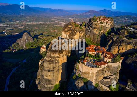 Griechenland, Thessalien, Kalambaka, die Meteora-Stätte, die UNESCO-Weltkulturerbeliste, das Varlaam-Kloster und das große Meteoronenkloster Stockfoto