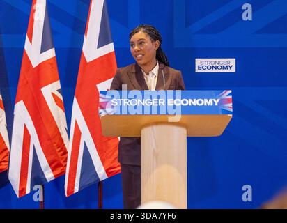 London, Großbritannien. Dezember 2025. Der konservative Führer Kemi Badenoch hält eine Rede über die Wirtschaft unter dem Motto „Get Britain working again“. Sie gibt zu, dass der Brexit der Wirtschaft geschadet hat. Quelle: Mark Thomas/Alamy Live News Stockfoto