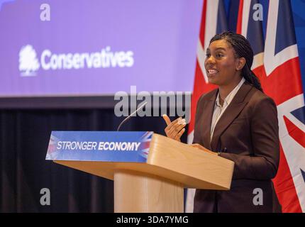 London, Großbritannien. Dezember 2025. Der konservative Führer Kemi Badenoch hält eine Rede über die Wirtschaft unter dem Motto „Get Britain working again“. Sie gibt zu, dass der Brexit der Wirtschaft geschadet hat. Quelle: Mark Thomas/Alamy Live News Stockfoto