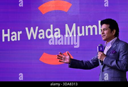 MUMBAI, INDIEN – 9. DEZEMBER: Der ehemalige indische Cricketspieler und Markenbotschafter Sachin Tendulkar spricht während der Enthüllung der neuen Markenidentität von Ageas Federal Life Insurance am 9. Dezember 2025 in Mumbai, Indien. Foto: Anshuman Poyrekar/Hindustan Times Sachin Tendulkar, Markenbotschafter der Ageas Federal Life Insurance bei der Enthüllung der neuen Markenidentität Stockfoto