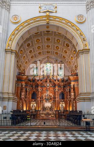 Die Kapelle Virgen de las Angustias in der Metropolitan Cathedral-Basilika der Inkarnation in Granada, Andalusien, Spanien. Stockfoto