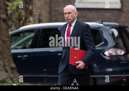 London, Großbritannien. Dezember 2025. Verteidigungsminister John Healey kommt in der Downing Street an, um an der wöchentlichen Kabinettssitzung teilzunehmen. Quelle: Wiktor Szymanowicz/Alamy Live News Stockfoto
