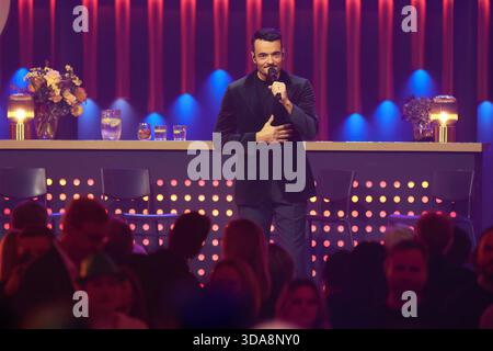Die Giovanni Zarrella Show - Wir sagen Dankeschön Moderator Giovanni Zarrella. Die Giovanni Zarrella Show. ZDF-Live Sendung vom 22.11.2025 in der Baden-Arena Offenburg unter dem Motto Wir sagen Dankeschön. Offenburg, Baden-Württemberg, Deutschland. *** Die Giovanni Zarrella Show Wir sagen Dankeschön Moderator Giovanni Zarrella Show ZDF Live-Übertragung vom 22 11 2025 in der Baden Arena Offenburg unter dem Motto Wir sagen Dankeschön Offenburg, Baden Württemberg, Deutschland Stockfoto