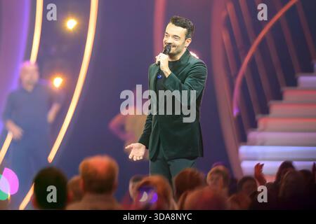Die Giovanni Zarrella Show - Wir sagen Dankeschön Moderator Giovanni Zarrella. Die Giovanni Zarrella Show. ZDF-Live Sendung vom 22.11.2025 in der Baden-Arena Offenburg unter dem Motto Wir sagen Dankeschön. Offenburg, Baden-Württemberg, Deutschland. *** Die Giovanni Zarrella Show Wir sagen Dankeschön Moderator Giovanni Zarrella Show ZDF Live-Übertragung vom 22 11 2025 in der Baden Arena Offenburg unter dem Motto Wir sagen Dankeschön Offenburg, Baden Württemberg, Deutschland Stockfoto