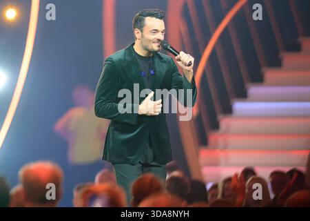 Die Giovanni Zarrella Show - Wir sagen Dankeschön Moderator Giovanni Zarrella. Die Giovanni Zarrella Show. ZDF-Live Sendung vom 22.11.2025 in der Baden-Arena Offenburg unter dem Motto Wir sagen Dankeschön. Offenburg, Baden-Württemberg, Deutschland. *** Die Giovanni Zarrella Show Wir sagen Dankeschön Moderator Giovanni Zarrella Show ZDF Live-Übertragung vom 22 11 2025 in der Baden Arena Offenburg unter dem Motto Wir sagen Dankeschön Offenburg, Baden Württemberg, Deutschland Stockfoto