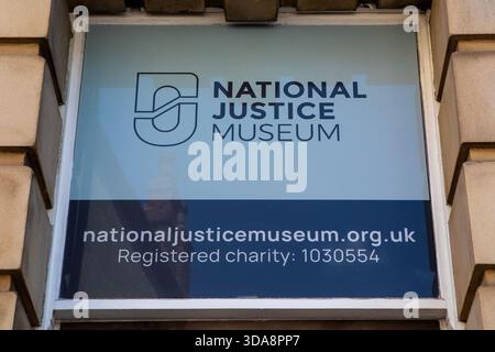 Nottingham, Großbritannien - 28. Juni 2025: Schild an der Außenseite des National Justice Museum in Nottingham, Großbritannien. Stockfoto