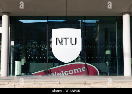 Nottingham, Großbritannien - 28. Juni 2025: Das Äußere der Nottingham Trent University in der historischen Stadt Nottingham in Großbritannien. Stockfoto