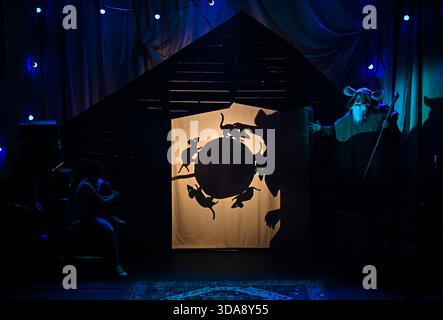 London, Großbritannien. Dezember 2025. Little Bulbs the Nussknacker Photocall im St Martins Theatre, London, 9. Dezember 2025 Credit: Laura Rose/Alamy Live News Stockfoto