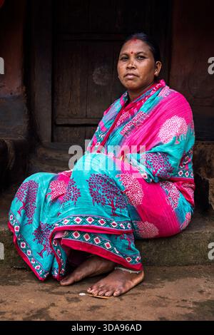 Porträt einer bunten Frau aus dem ländlichen Odisha, Indien Stockfoto