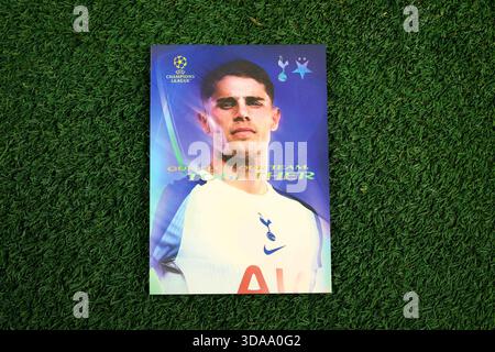 Tottenham Hotspur Stadium, London, Großbritannien. Dezember 2025. UEFA Champions League Football, Tottenham Hotspur gegen Slavia Prag; Spieltagsprogramm Guthaben: Action Plus Sports/Alamy Live News Stockfoto