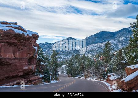 Wunderschöne Winterszene im Garden of the Gods Park in Colorado Springs, Colorado. Stockfoto