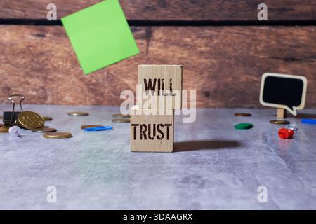 Das Textkonzept der Estate Planning ist auf Holzblöcken geschrieben, die auf einem Tisch liegen Stockfoto