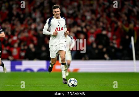 London, Großbritannien. Dezember 2025. João Palhinha (Spurs) während des Tottenham Hotspur V Slavia Prague UEFA Champions League, Liga-Spiel im Tottenham Hotspur Stadium, London. Dieses Bild ist NUR für REDAKTIONELLE ZWECKE bestimmt. Für jede andere Verwendung ist eine Lizenz von Football DataCo erforderlich. Quelle: MARTIN DALTON/Alamy Live News Stockfoto
