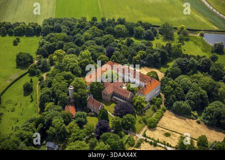 Schloss Cappenberg in Selm-Cappenberg mit Stiftskirche und Schlossberg, Selm, Ruhrgebiet, Nordrhein-Westfalen, Deutschland, Europa, Luftaufnahme, Stockfoto